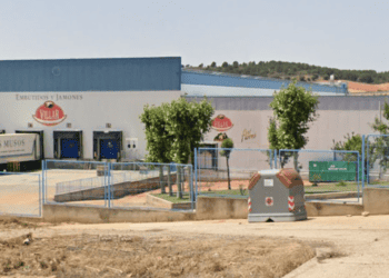Contenedor en Soria para residuos industriales y comerciales en zona industrial.