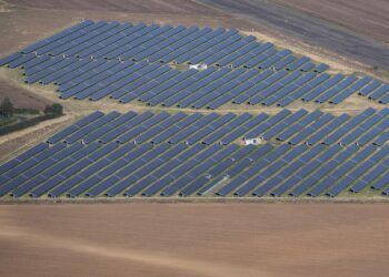Energías renovables: parque solar fotovoltaico en Soria para inversión sostenible.