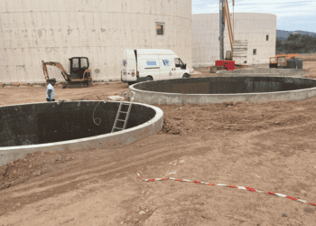 Modernización de infraestructura en Soria, construcción de piscinas y obras civiles en la región.