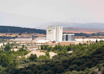 Granja de agricultura sostenible en Soria para inversión agrícola y empresarial.