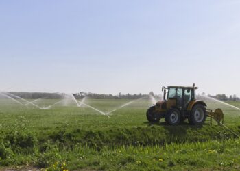 Maquinaria agrícola en Soria, promoviendo la inversión en el sector agrícola.