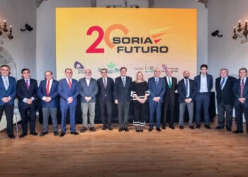 Emprendedores y autoridades en el evento Invierte en Soria, promoviendo el desarrollo económico y la inversión en la provincia.