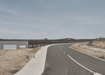 Vía de inversión en Soria con infraestructura moderna y desarrollo económico en la provincia.