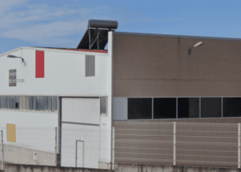 Fachada de edificio de inversión en Soria, centro de negocios y empresas en Soria, infraestructura empresarial en Soria, promociones de inversión en Soria, edificio moderno para negocios en Soria.