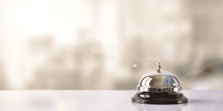 Campana de recepción en hotel en Soria, reabierto tras años de cierre.