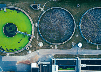 Vertedero de agua industrial en Soria, con procesos de tratamiento y gestión sostenible.