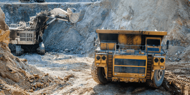 Minería en Soria, maquinaria pesada en explotación minera.