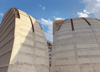 Edificio moderno en Soria con arquitectura innovadora y sostenible.