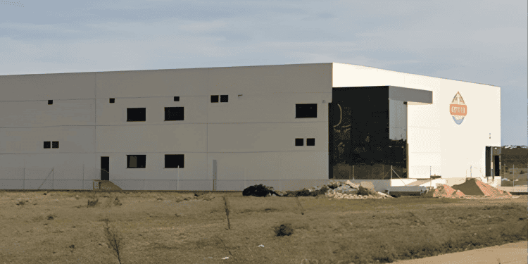 Fábrica moderna en Soria para inversión y desarrollo empresarial.