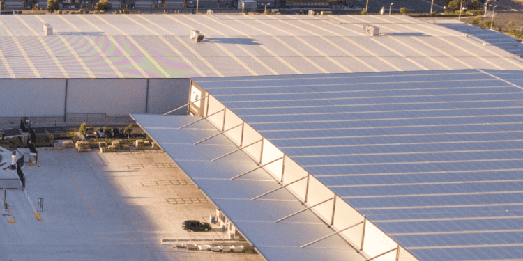 Instalación de paneles solares en Soria para energías renovables.