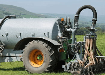 Maquinaria agrícola en Soria para tratamiento de purines en agricultura sostenible.