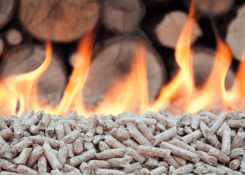 Pellets de madera y fuego para calefacción renovable en Soria.